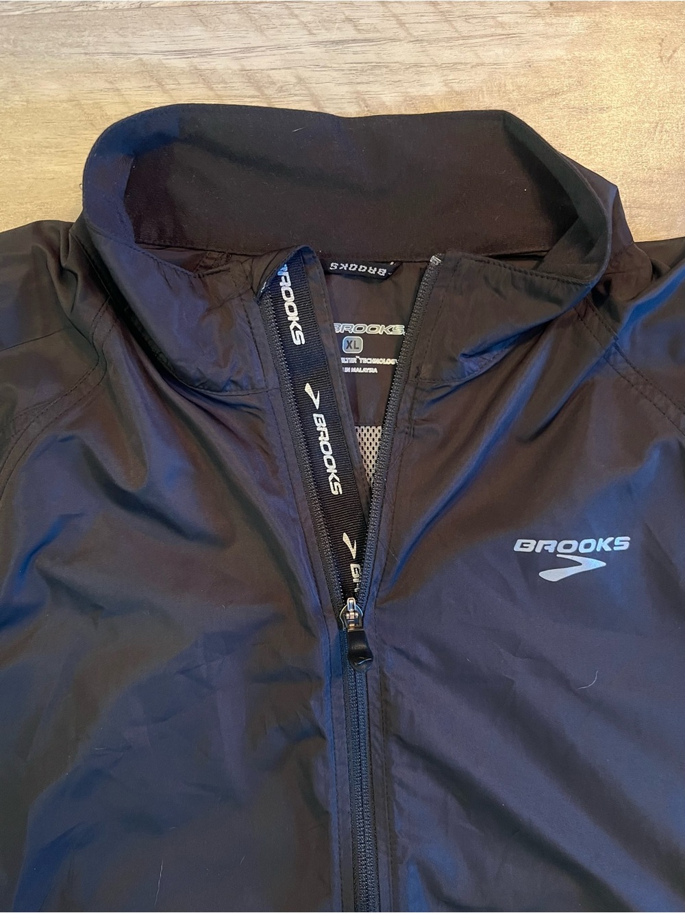Brooks Mens Jacket XL Black Long Sleeve Layering Full Zip Vented Lightweight